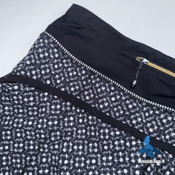 1047 lululemon Run: Speed Short - Size 4 - Black/White Dottie Eyelet Pattern - Picture 7 of 15